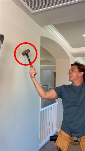 “From Broken Wall to Incredible Hulk Art!” 😱🎨