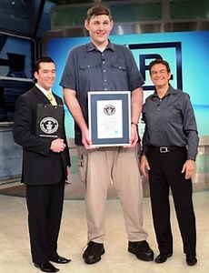 America's tallest man Igor Vovkovinski, RIP