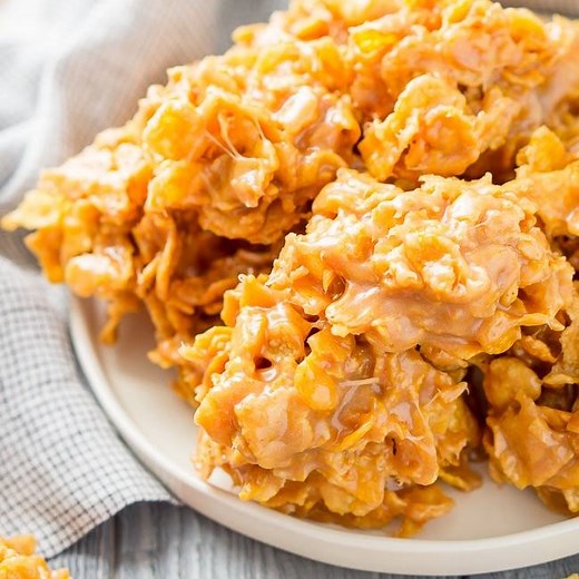 These classic Peanut Butter Cornflake Cookies are an easy no bake treat! http://www.spendwithpennies.com/peanut-butter-cornflake-cookies/ | Spend With Pennies
