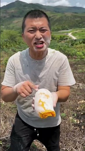 Paman makan mangga bedak!?? #shorts #funny