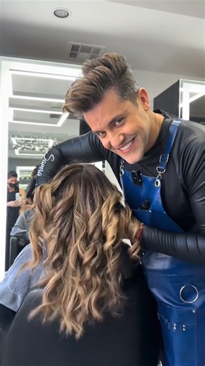 45K views · 2.8K reactions | Cuándo haces ondas con plancha te dueran muchos días más... Aquí te enseño cómo.路‍♀️‍♀️‍♀️ #GabrielSamra #Tips #Estilista #EstilistaProfesional #Ondas #Look | Gabriel Samra | Facebook