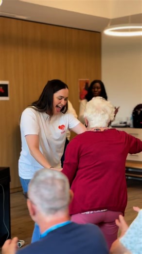 527K views · 33K reactions | “Prenons soin les uns des autres pour nous encourager à aimer et à faire le bien.” ❤️ ‭‭Hébreux‬ ‭10‬:‭24‬ ‭PDV2017‬‬ Un petit aller-retour sur Paris pour passer du temps avec nos aînés dans les Ehpad, accompagné du département Social de @epdc_paris avant de retourner à Genève pour notre grand concert de ce samedi  | SimianeMusic | Facebook