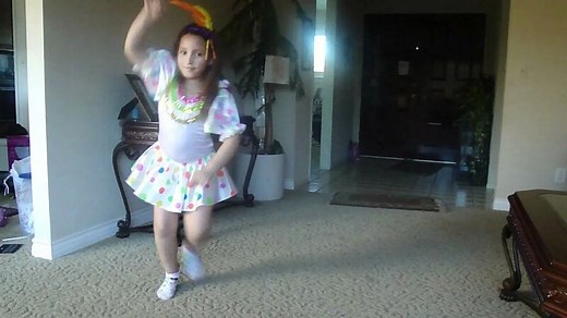 8 Year Old Girl Dancing - YouTube