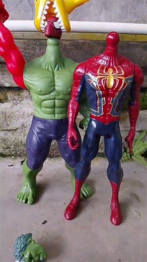 A Dinosaurus Tries To Swap Spiderman Head and Hulk Head's #marveltoys #Spiderman