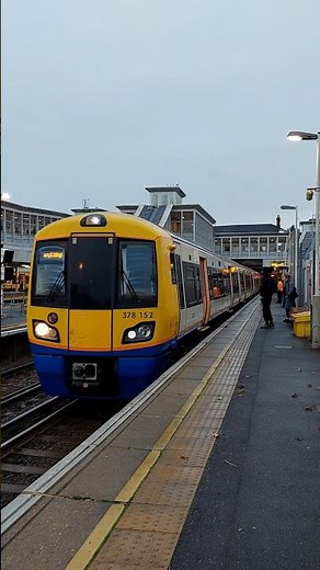 London Overground Class 378 arrives at New Cross Gate (25th October 2024)