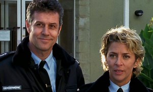 Une femme d'honneur - S05 E08 - Piège en eau douce