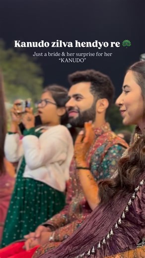 shaadi main naach on Instagram: "Save this reel to surprise your kanudo your bridesmaids 🦚💗 @harddikdarji #garbanight #sangeetdance #shaadimeinnaach #suprisedance #weddingdance"