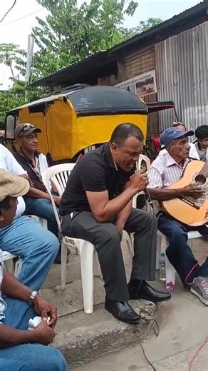 15K views · 82 reactions | Felicidades Raul Burgos hoy en tu cumpleaños | La Voz de Vinces | Facebook