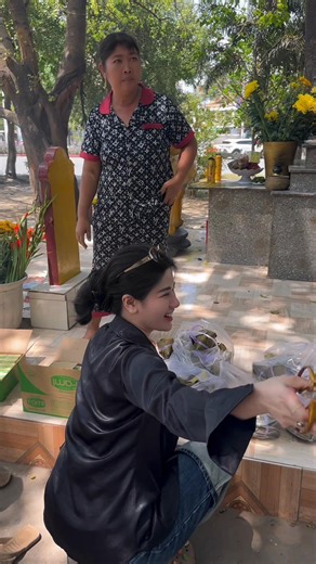 Tốt nhất bạn nên sống một cuộc đời thoải mái nhất có thể, đừng suy nghĩ quá nhiều, có những chuyện, những người, những việc vốn dĩ nó đã phải như thế. Nhiều thứ bạn muốn tính cũng không thể nào tính được, vậy nên bạn hãy tận hưởng cuộc sống một cách trọn vẹn nhất, dù sao thì bạn chỉ có một lần được sống.#linhnguyenspabienhoa