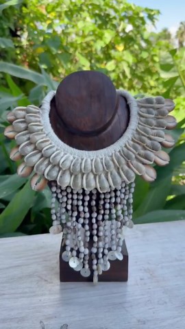 Queens Shell Necklace - Etsy