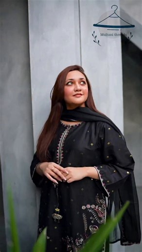 #RajaButt's wife #ImanRajab started modeling for clothing brands shoot 🖤