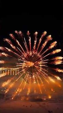 Amazing Tower Crane Fireworks #chinafireworks #白冰长春烟花秀 #立柱烟花