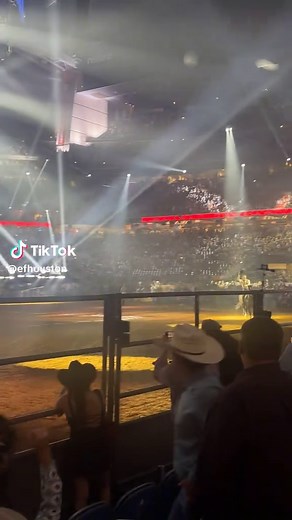 Zach Top's Memorable Performance at Houston Rodeo