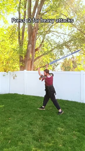 how to wield the dark souls greatsword