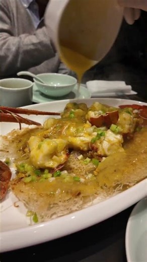 The Art of Cantonese Cooking: A Feast at Four Seasons Restaurant 🥢