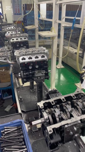 Engine Cylinder Head Installation Guide for Cars