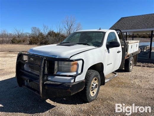 2014 GMC Sierra 2500 HD 4x4 Flatbed Pickup | Transportation