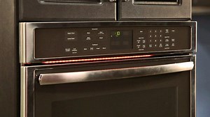 This fancy GE double oven doesn't disappoint