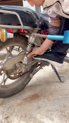 Here's how to change the shock suspension settings #change #shockbreaker #suspension #settings