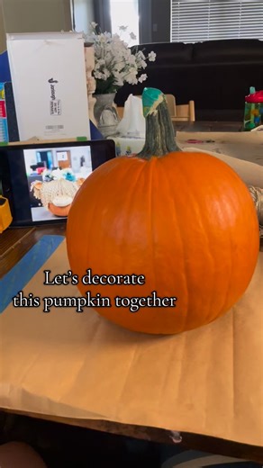 We are having a pumpkin decorating contest at work, so naturally I went to Pinterest for inspo and found this cute idea for a highland cow. I really wanted to try and make this out of stuff I already had in my house and was successful! $0 spent on making this little cutie. The ears, nose, and horns were made from foam I drew, cut, and painted. The hair is yarn I cut and unraveled. The flowers I had in storage from old decor, and the paint I had on hand already too. So happy with the result. ❤️ #