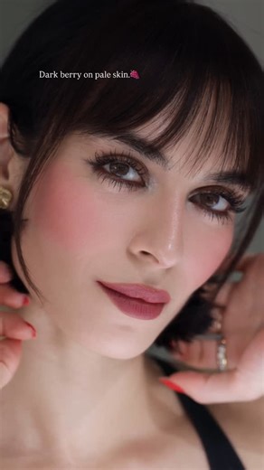 Mina Zibayi asl on Instagram: "Dark berry, blush on pale skin 🍇😮‍💨😮‍💨😮‍💨 I can’t explain it, but this blush is giving Lana Del Rey energy! Using @rarebeauty soft pinch matte bouncy blush in truth ￼￼"