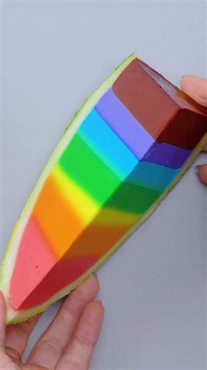 Creatief taarten decoreren met felle kleuren