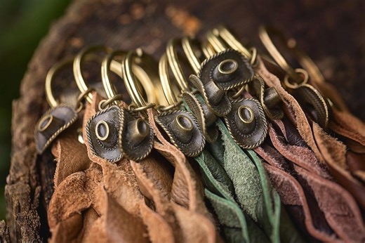 Western Keychain | Cowboy Hat Leather Bleed Knot Handmade - Etsy