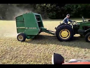 John Deere 375 round baler