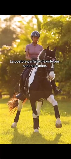 Sans ressenti, le corps imite une forme sans la comprendre. Cette imitation crée des tensions et de l’instabilité. La sensation est ce qui permet une vraie intégration. C’est un point central que je développe dans mon PDF. 👉 Pour comprendre cette différence, lien en bio. #equitation #connexioncheval #cavaliere #ressentiecavalier #postureequitation