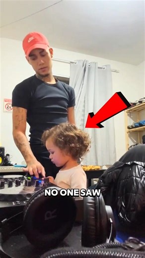 This Little Girl’s Surprise 🥰 🎹