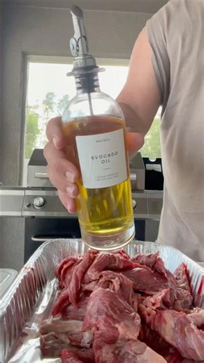 Preparing roast beef for the grill - Just with salt and a little oil #roast #grill