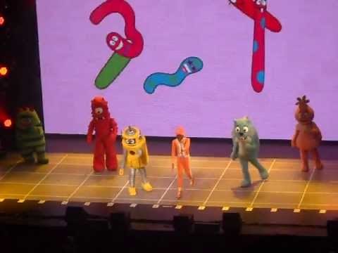 yo gabba gabba live 2013 Shake the sillies out song
