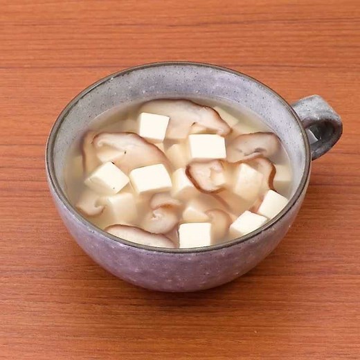 簡単にできる♪ 豆腐としいたけの生姜中華スープのレシピ動画・作り方 | デリッシュキッチン