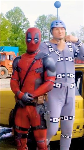 How Deadpool Saved the Movie by Forgetting His Bag! 😲