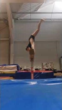 Je me fait éjecter de la poutre en roue 😂😂😂 #gymnastique #gym #poutre #fail #roue