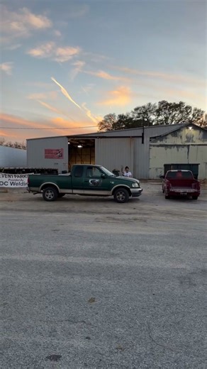 Hey Dillon! It’s time for the Thanks Groovin’ Eve concert at the Festival Marketplace. Tonight from 6-10pm in downtown Dillon. | City of Dillon, SC - Government