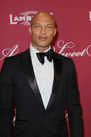 Hot Felon Jeremy Meeks slams fans for blocking family prison visits