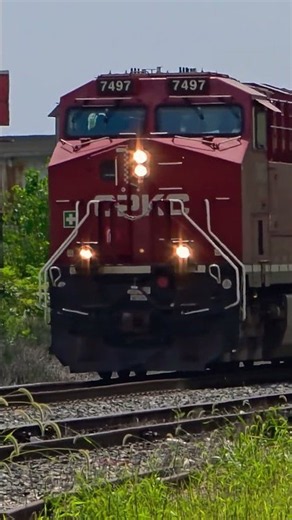 2 CPKC TIER 4S LEAD CPKC 577 THRU CROSSING! #trains #cprail #cpkcrailway