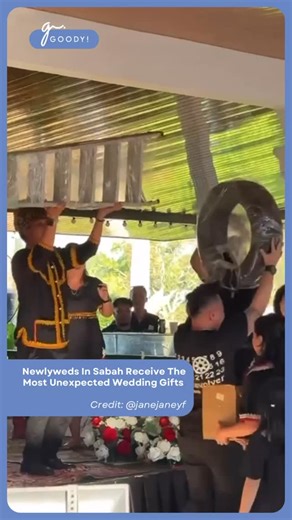 goodymy_official on Instagram: "This wedding in Sabah turned into a mix of love, laughter and the funniest practical gifts 🎉 The newlyweds didn’t just get angpaus but also a ladder, car battery, tyre and yes… even a live chicken 🐔 Talk about starting married life prepared for anything! Like what you’re seeing? Follow @goodymy_official for more! Credit: @janejaneyf on TikTok 📌 All media rights belong to their respective owners. Thank you for being so understanding! . . . #goodymy #kataraGMY #w