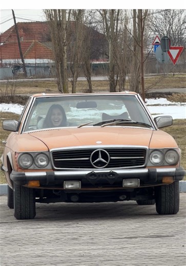 Exploring the Classic Mercedes R107 SL450