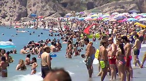 La costa malagueña abarrotada en el primer fin de semana de agosto