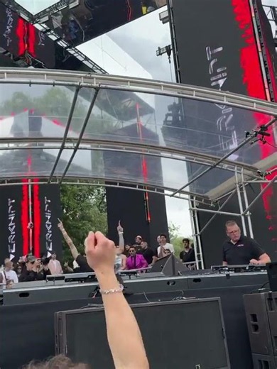 THIS IS NOT A SET. IT’S AN EXPERIENCE. 🔥