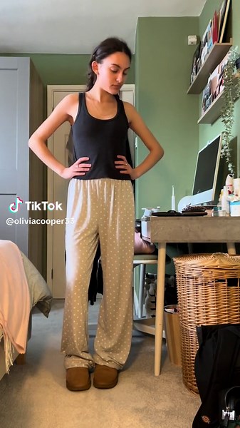 How to Dress Like Fiona Gallagher from Shameless