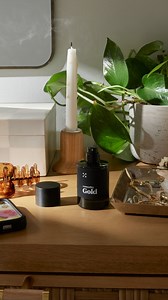 🎂SPRING SPOILER 🎂 A hot commodity. Rich enough to bathe in, Commodity’s Gold Expressive 30 ml fragrance is an intoxicating journey to one’s innermost desires, thoughts, and impulses. This Customization 2 pick is so good, it’ll become your signature scent. - Its warm gourmand scent is a luxurious blend of molten amber, sweet vanilla, and sensual sandalwood. - Perfect for daily wear and special occasions. - Vegan, cruelty-free, and Leaping-Bunny Certified. This is the first full-size fragrance t