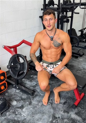Awesome chest press for home! Great for shrugs too.