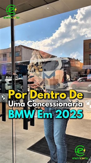 ⚡Por Dentro de Uma Concessionária da BMW em 2025⚡ 💡O vídeo de hoje é para te mostrar um pouco de como é por dentro de uma concessionária do grupo BMW em 2025. No caso dessa, é a nova @bmwbarigui em Ponta Grossa, recém-inaugurada ao lado de Curitiba, no Paraná, e que possui a linha inteira BMW 0 km, Mini, seminovos e motos 🔋Hoje, o carro chefe da BMW é o Série 3, especialmente o BMW 320i, mas vale destacar que você pode olhar para modelos elétricos, híbridos e a combustão, já que o portfólio é 