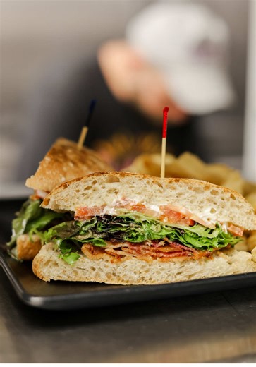 The best kitchen in South Knoxville. 📍 We can proudly say that we serve food for every tastebud. From yummy BLT sandwiches to droolworthy burgers. We serve real food for real people! 👏🤤 What’s your favorite item on our menu? #knoxville #knoxvilletennessee #knoxvilletn #dinnertime #lunchtime