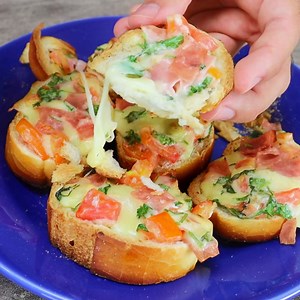 3.3K views · 88 reactions | Leftover bread Make this delicious stuffed pizza! | Joice Recipes | Facebook