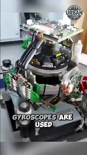 How Gyroscopes Keep Airplanes on Course ⁉️