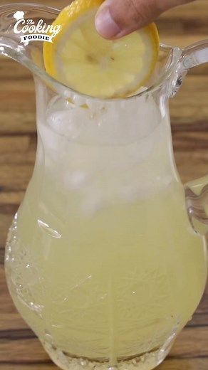 Quick and easy homemade lemonade recipe | The Cooking Foodie